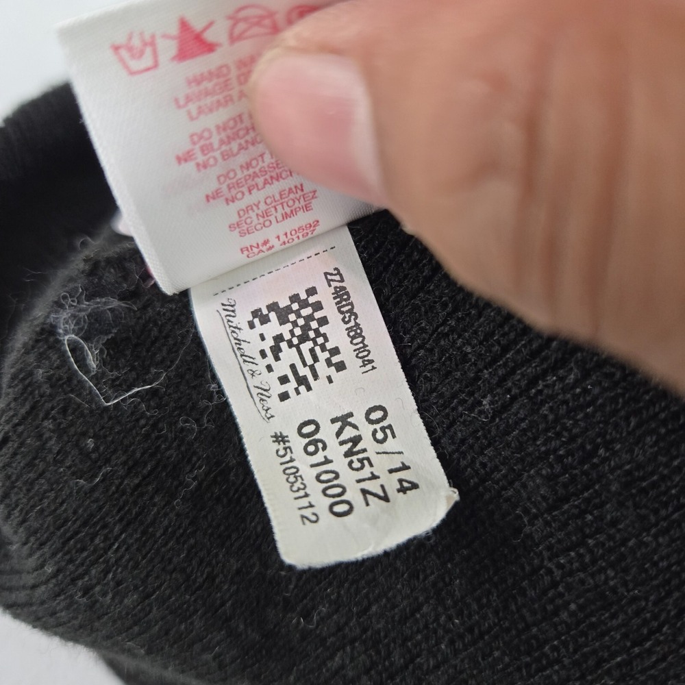 Brooklyn Nets Men Hat One Size White Geometric Beanie Logo Embroidered Pom Pom - Picture 8 of 8
